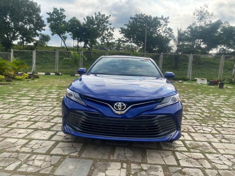 Thumbnail 2 of 2018 Toyota Camry LE